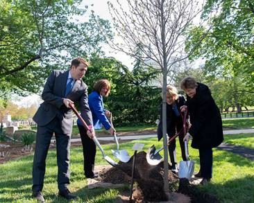 4.28.22 NH Delegation Dedicates Granite State Tree on Capitol Grounds